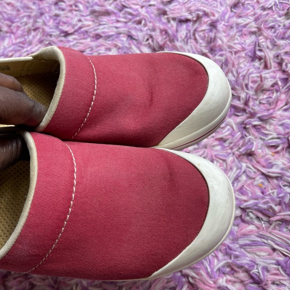Dansko Vegan Red Canvas Slip Resistant Clogs Women's Shoes Size 40 EUR - Picture 6 of 9
